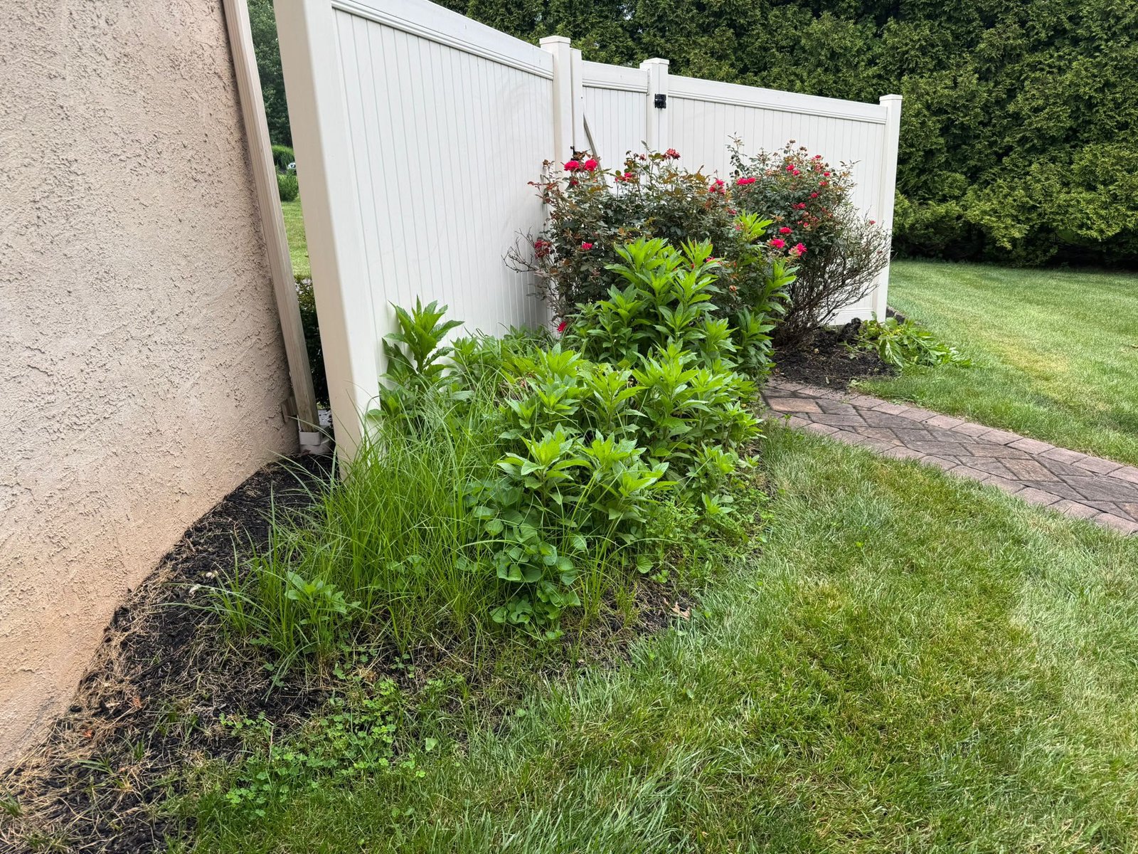 Mulch installation work by Green Force Property Services